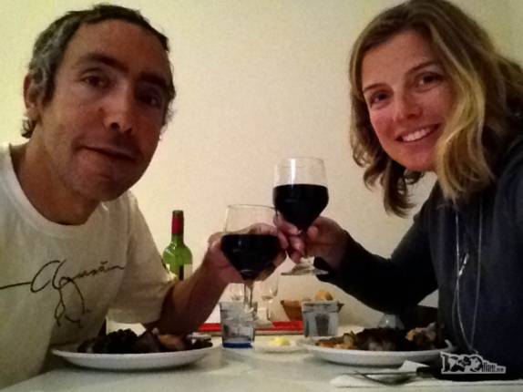 Celebrando a última noite do ano com um vinho e jantar no hotel de Pico Truncado, no sul da Argentina